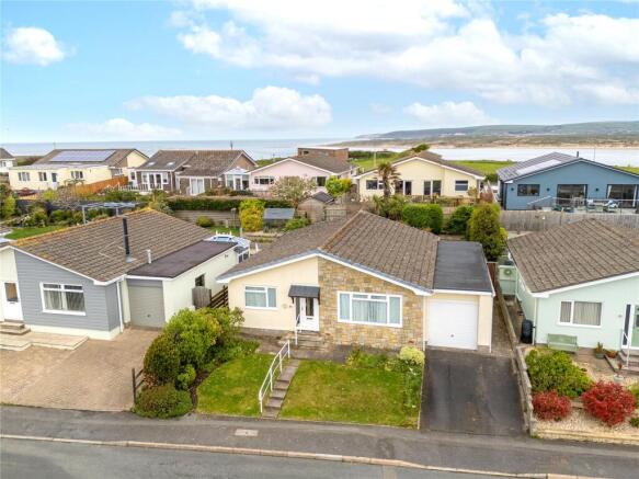 3 bed property, in Riversmeet, £270,000