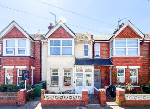 3 bed property, in Channel View Road, £325,000