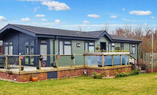 2 bed property, in 89 Heron Lakes, £175,000