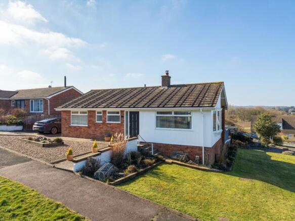 2 bed property, in Clifton Park, £450,000