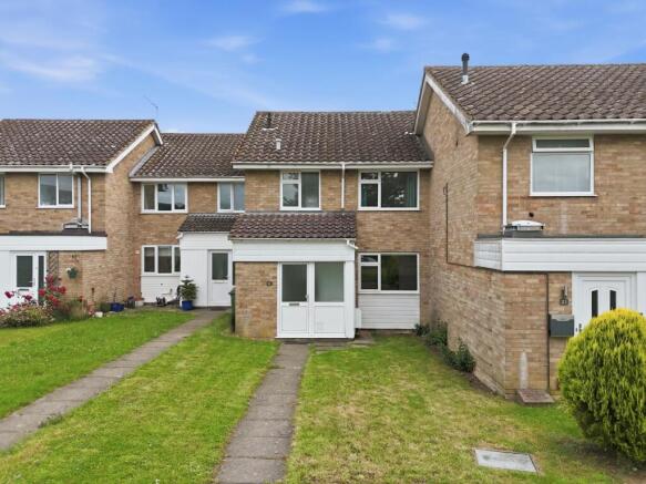3 bed property, in Christchurch Drive, £245,000