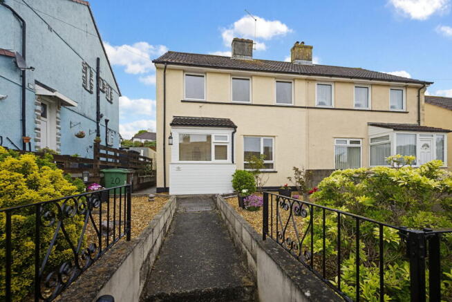 3 bed property, in Abbotsbury Way, £210,000