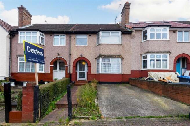 3 bed property, in Chipstead Gardens, £600,000