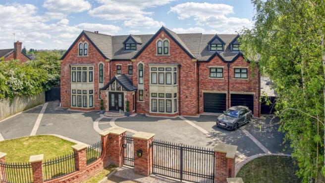 9 bed property, in Horseshoe Lane, £2,250,000