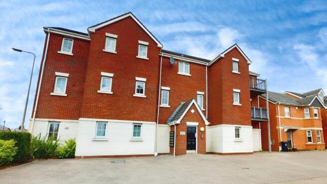 2 bed property, in Watkins Square, £165,000