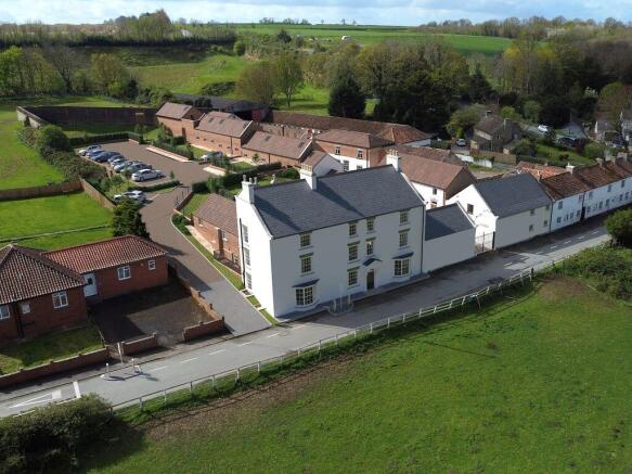8 bed property, in Whitewall, £500,000
