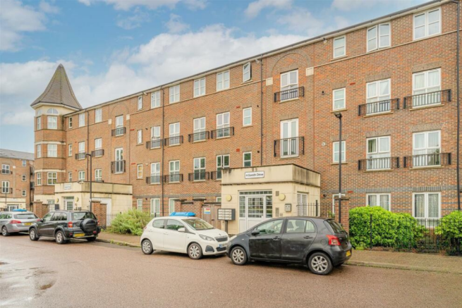 2 bed property, in Gareth Drive, £250,000