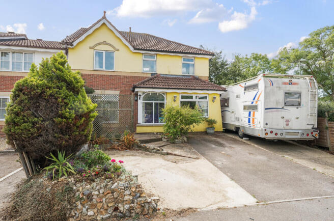 4 bed property, in Lanyard Drive, £375,000