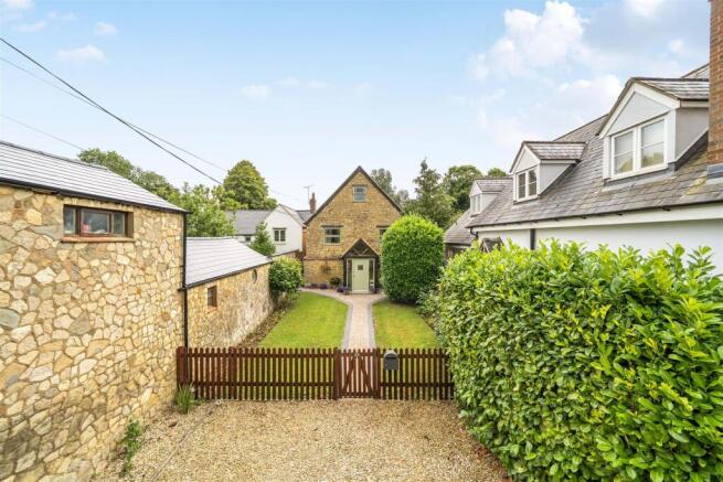 4 bed property, in High Street, £675,000