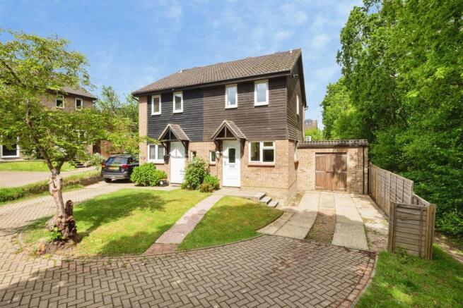 2 bed property, in Willow Walk, £365,000