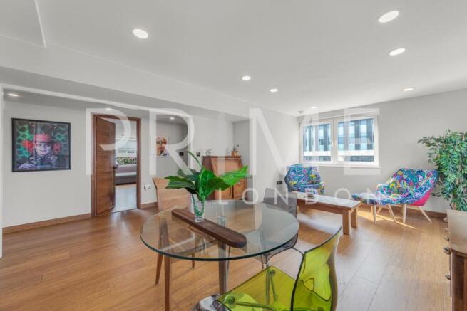 4 bed property, in Metro Central Heights, £950,000