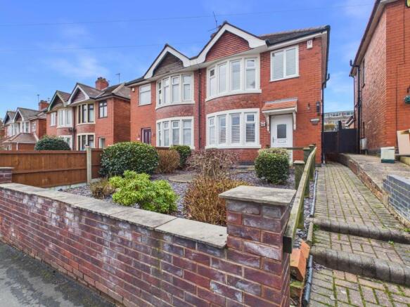 3 bed property, in South Avenue, £200,000