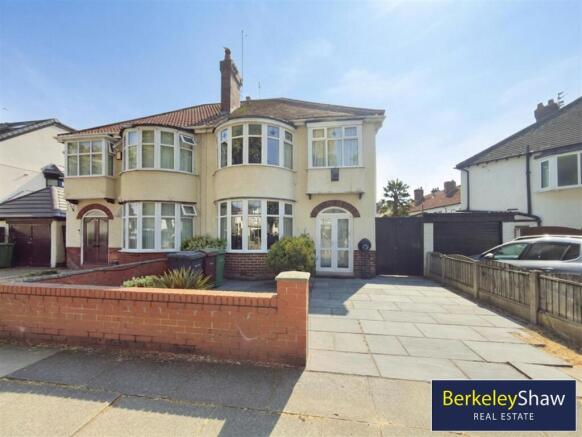 3 bed property, in The Northern Road, £300,000