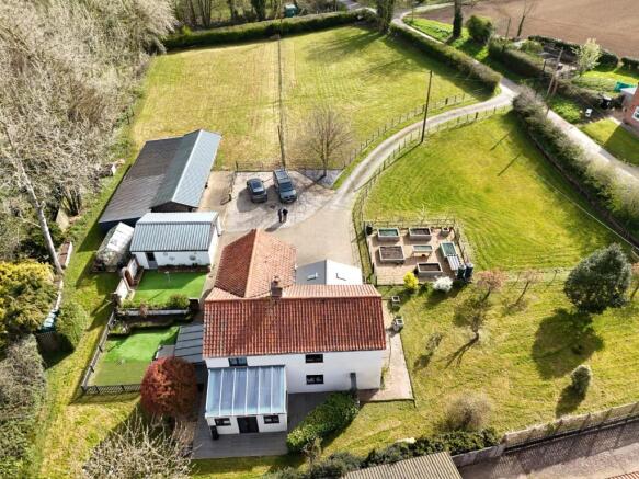 4 bed property, in Sandy Lane, £800,000
