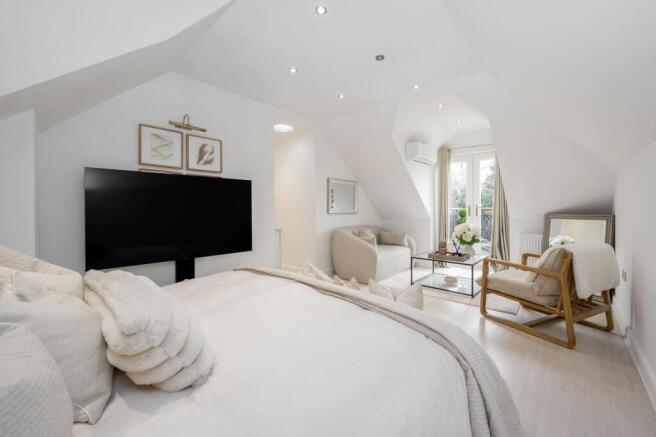 4 bed property, in Hillock Lane, £485,000