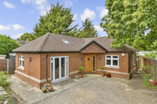 2 bed property, in Woodcote Green, £600,000