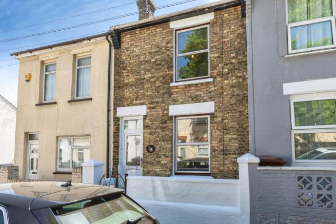 2 bed property, in Kimberley Road, £210,000