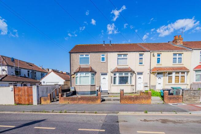 1 bed property, in Muller Road, £200,000