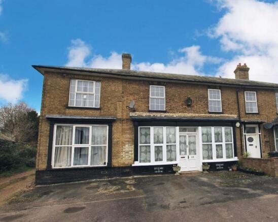 3 bed property, in Park Lane, £325,000