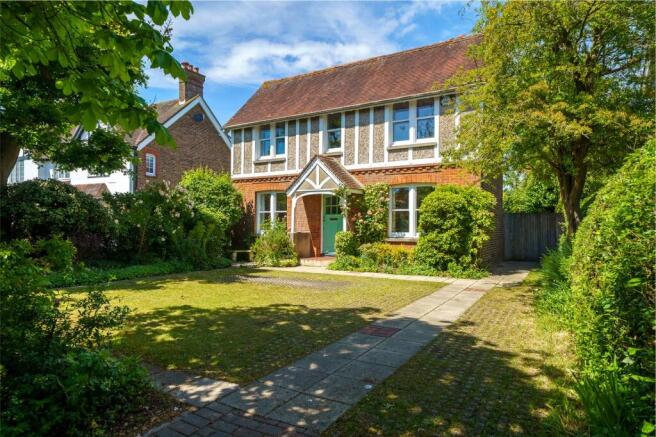 3 bed property, in Park Road, £650,000
