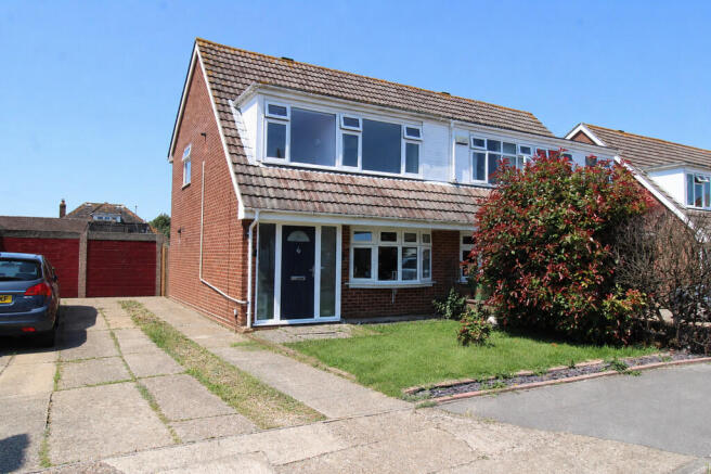 3 bed property, in Kingsmead Avenue, £365,000