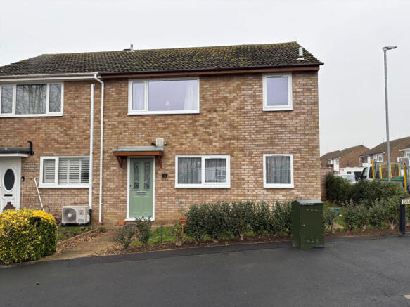 4 bed property, in Hayling Avenue, £350,000