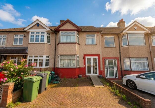 3 bed property, in 42 Dorchester Close, £250,000