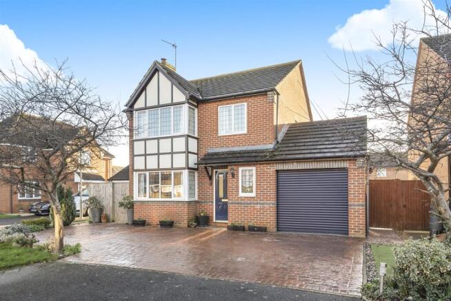 4 bed property, in Churchward Close, £495,000