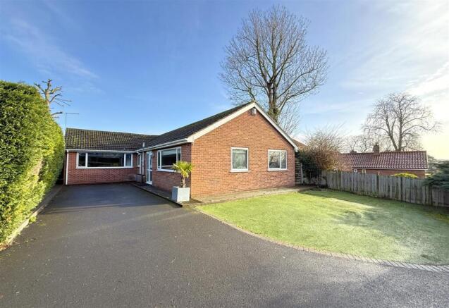 3 bed property, in Park Road, £365,000