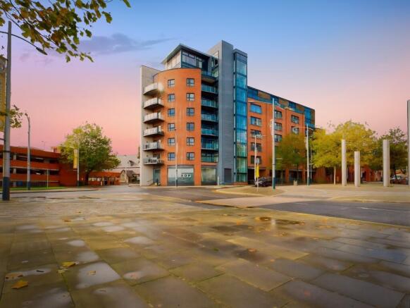 1 bed property, in Princess Way, £75,000