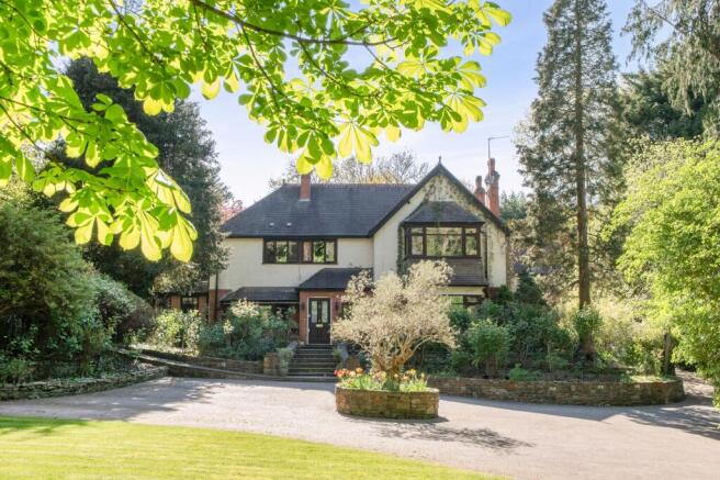 5 bed property, in Welcomes Road, £1,795,000