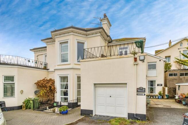 2 bed property, in Barnpark Road, £250,000