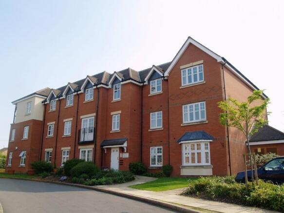 3 bed property, in Chancel Court, £200,000