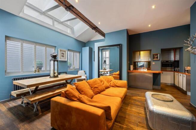 1 bed property, in Brunswick Street West, £190,000