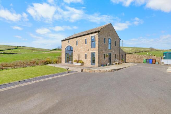 3 bed property, in Skipton Old Road, £680,000