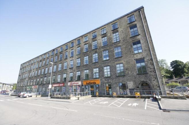 2 bed property, in Wren Nest Mill, £106,000