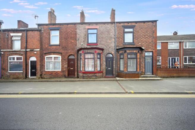 2 bed property, in Ormskirk Road, £120,000