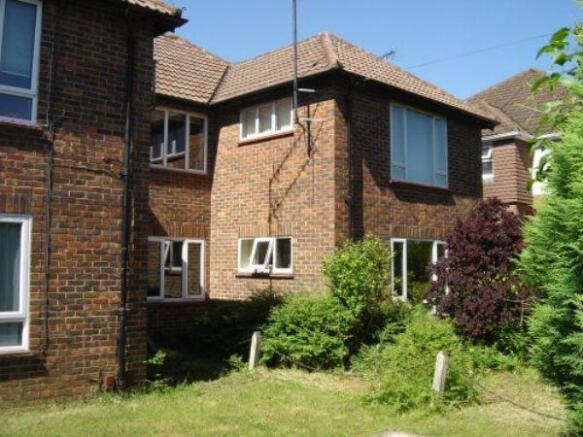 2 bed property, in Chipstead Valley Road, £265,000