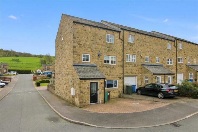 5 bed property, in Acre Road, £315,000