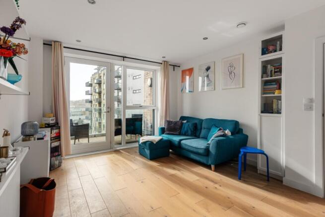 1 bed property, in Caledonian Point, £375,000