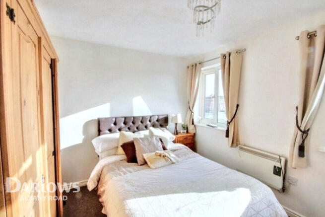 2 bed property, in Beaufort Square, £145,000