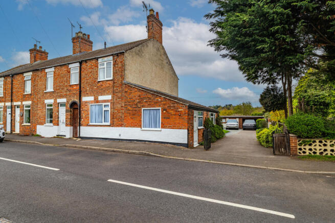2 bed property, in Bridge Cottages, £180,000