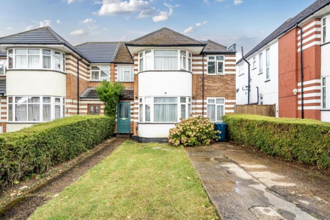 4 bed property, in Beverley Gardens, £750,000