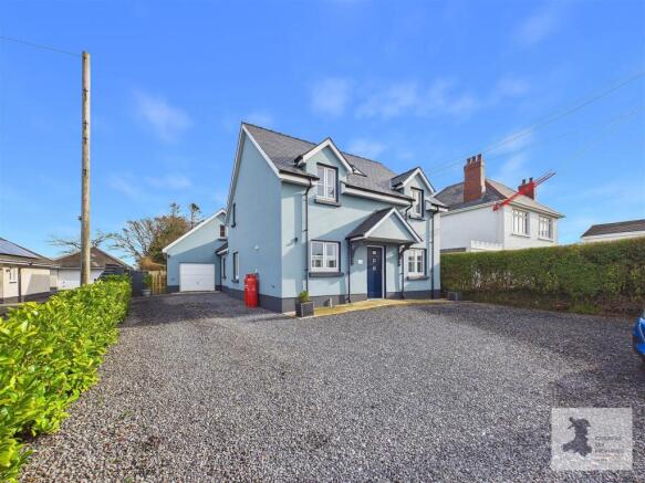 5 bed property, in Beulah, £375,000