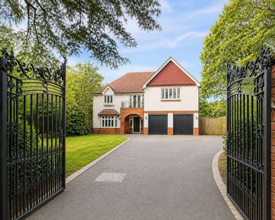 4 bed property, in St. Davids Lane, £825,000