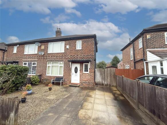 3 bed property, in Glenmere Road, £325,000