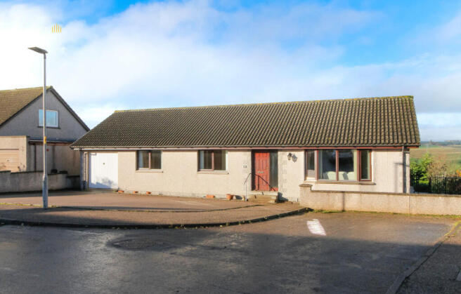 3 bed property, in Broomhill Court, £270,000