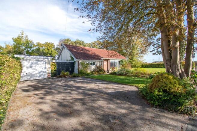 3 bed property, in Private Drive, £420,000