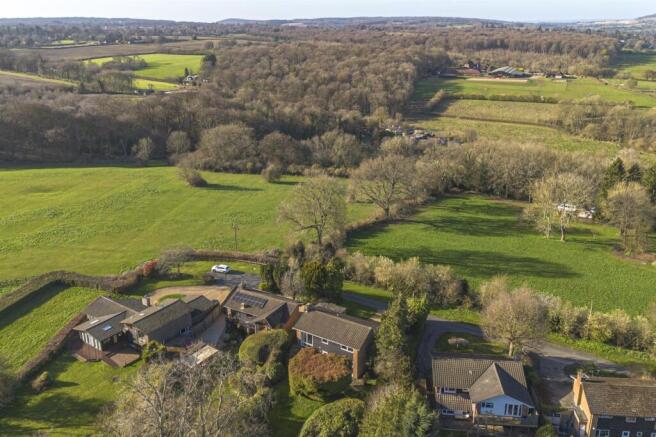 4 bed property, in Hare Lane End, £950,000