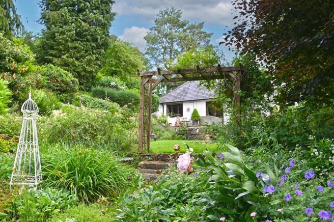 4 bed property, in Litton Dale, £625,000